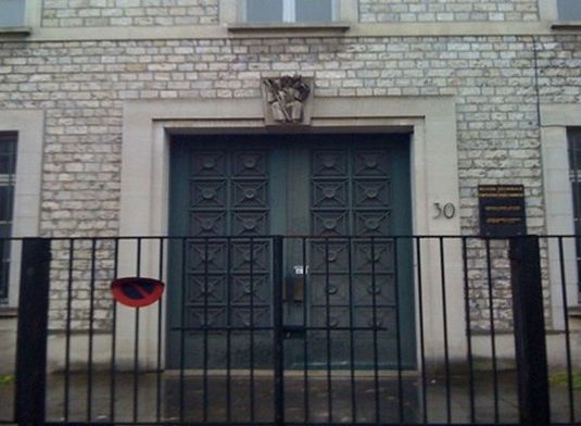 Vue sur porte d'entrée